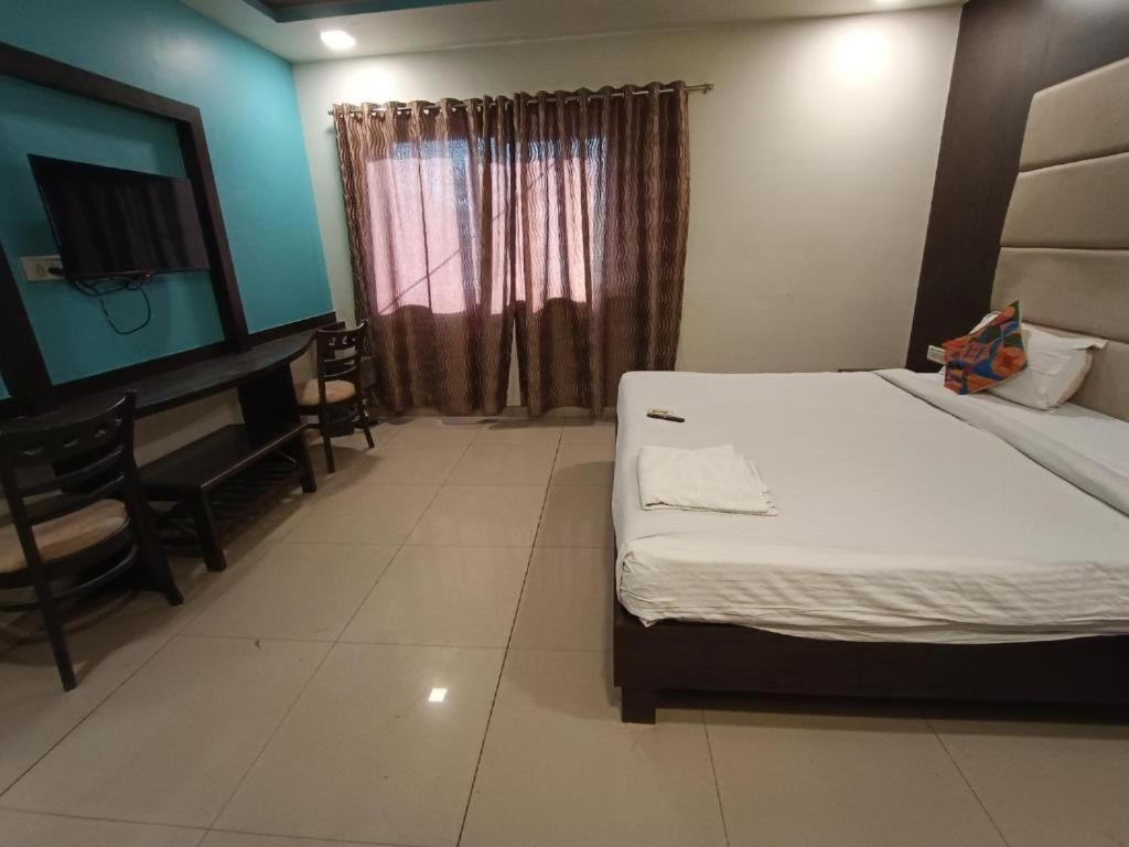 Hotel Adore Palace Mumbai  Buitenkant foto