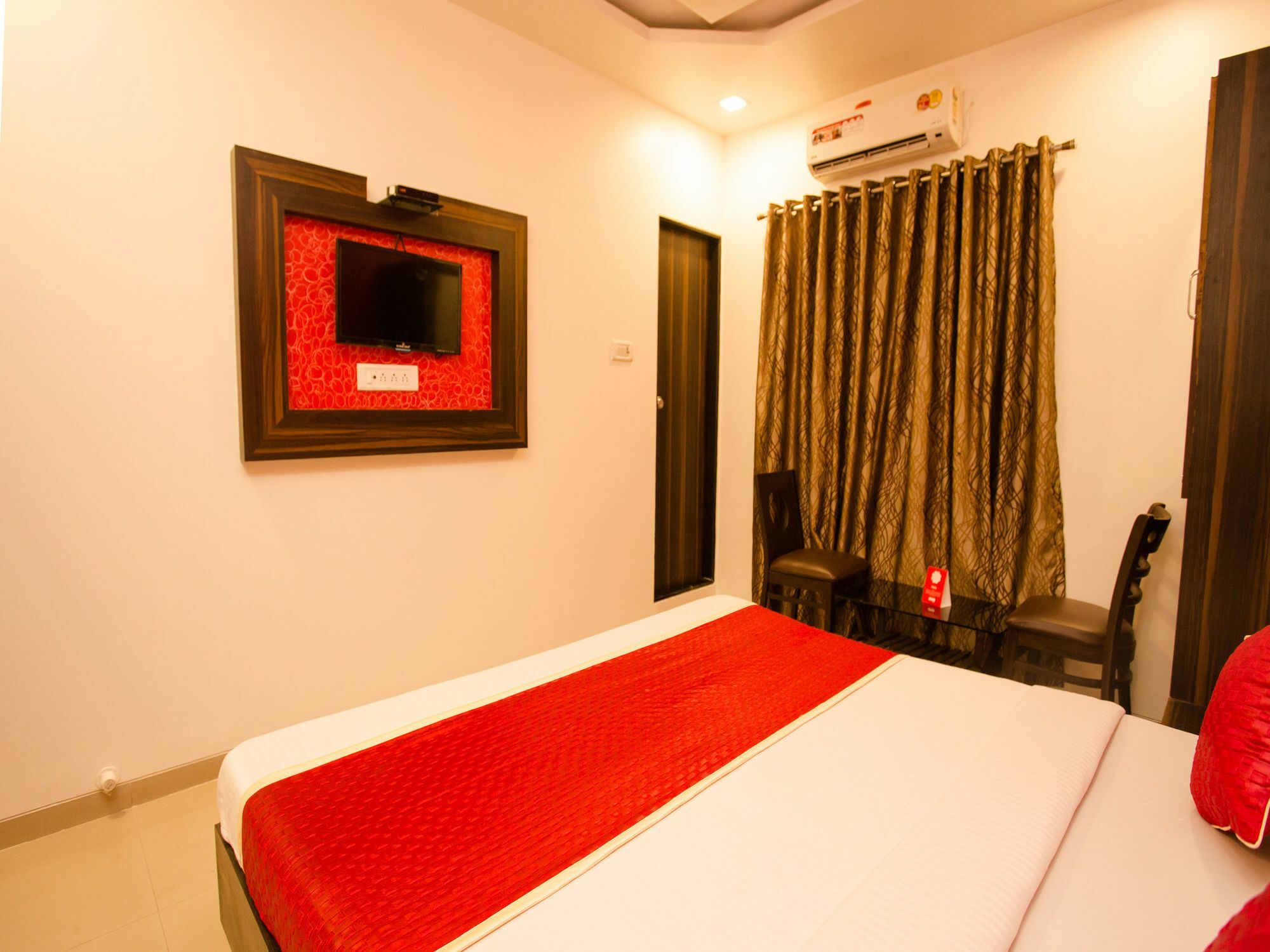 Hotel Adore Palace Mumbai  Buitenkant foto