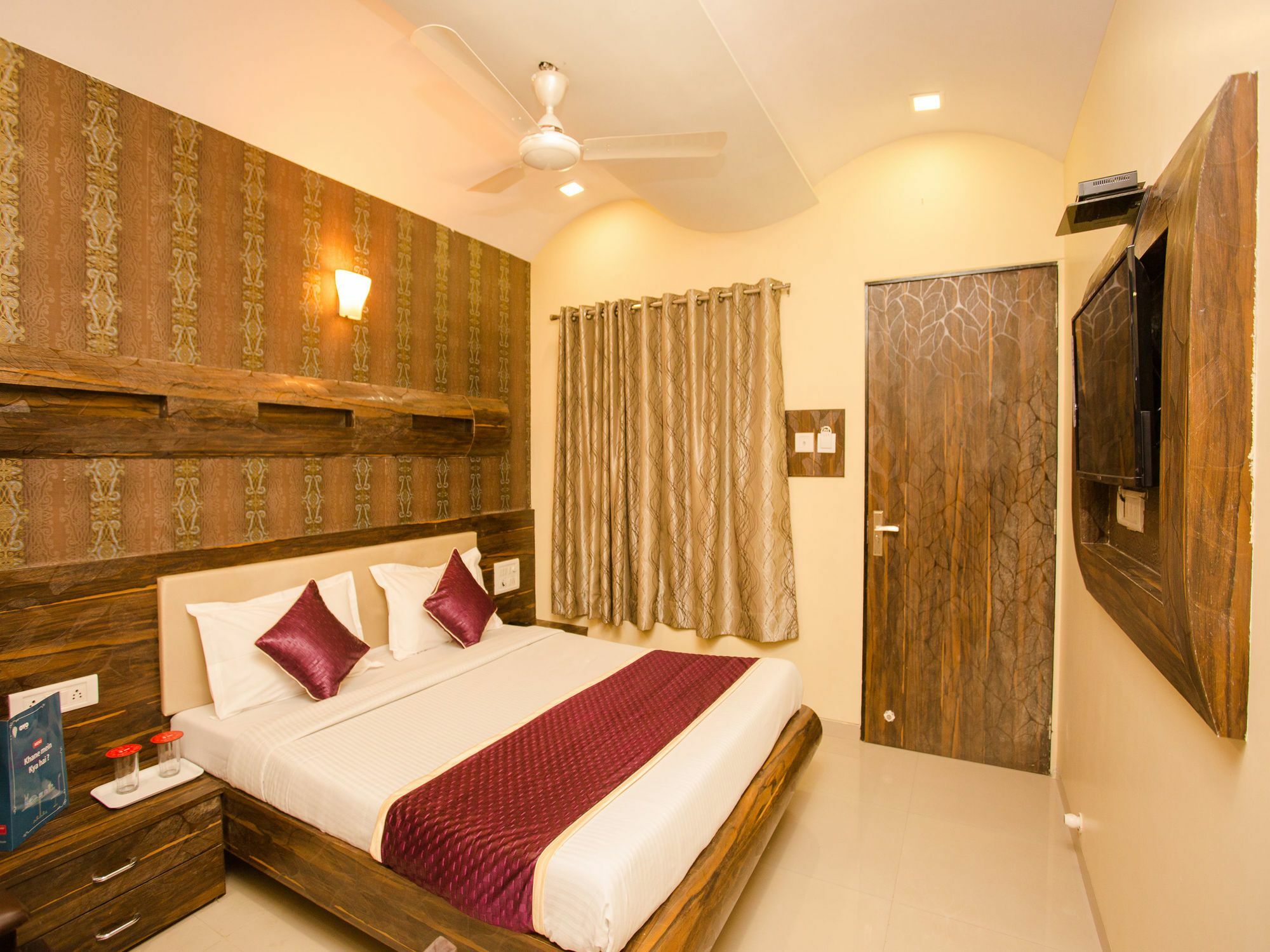 Hotel Adore Palace Mumbai  Buitenkant foto